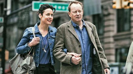 Der Schriftsteller und seine Lebensgefährtin. Der Erfolgsautor Max Zorn (Stellan Skarsgård) ist mit Clara (Susanne Wolff) zu Besuch in New York. Aber er träumt von einer anderen Frau.