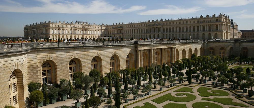 Symmetrien und Klänge. Schloss und Garten von Versailles vor den Tor von Paris. 