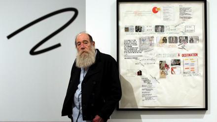 Lawrence Weiner 2013 bei einer Ausstellung im MACBA in Barcelona.