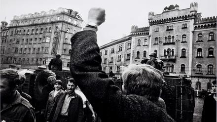 1968 fotografierte Josef Koudelka auf dem
Platz der Republik den Einmarsch der russischen Armee.