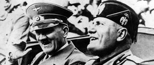 Symbolpolitik. Hitler (l.) und Mussolini inszenieren sich als volksnah.