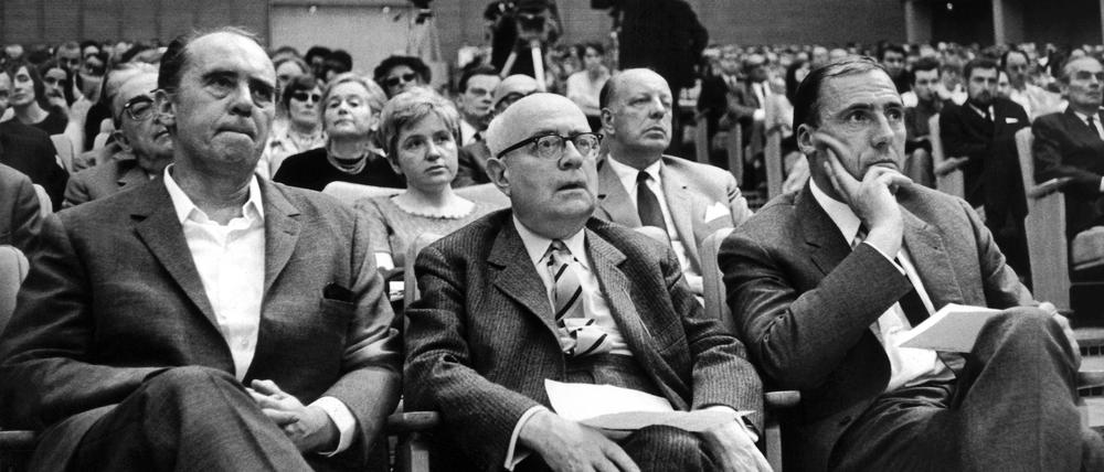Große Intellektuelle: Heinrich Böll, Theodor W. Adorno und Verleger Siegfried Unseld (v.l.) im Jahr 1968.