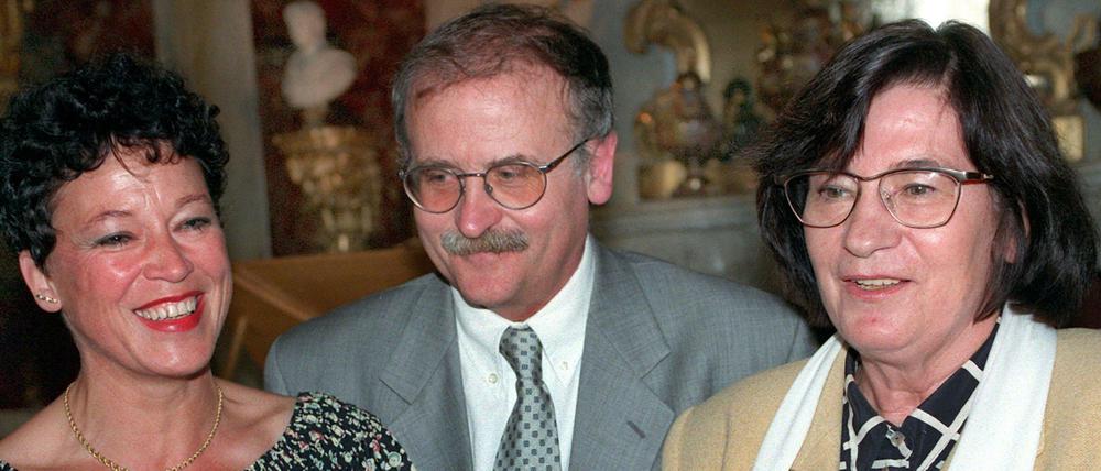 Renate und Alain Lance 1997 mit Christa Wolf (von links).