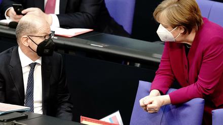 Angela Merkel und Olaf Scholz. Und wenn hier grade etwas Mutiges beschlossen würde – wer schreibt's ins Protokoll?