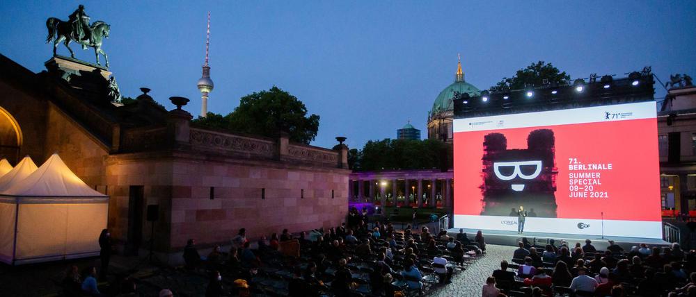 Kino mittendrin: Das Berlinale-Freiluftkino auf der Museumsinsel.