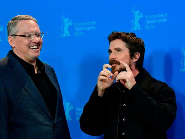 Christian Bale (rechts) Adam McKay auf der Berlinale.