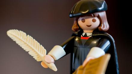 Mini-Mönch mit Fallsucht. Die Playmobil-Figur von Martin Luther.