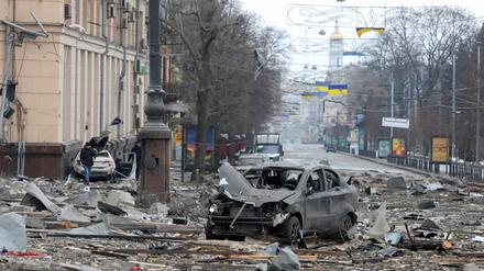 A view shows the area near the regional administration building, which city officials said was hit by a missile attack, in central Kharkiv, Ukraine, March 1, 2022. REUTERS/Vyacheslav Madiyevskyy     TPX IMAGES OF THE DAY