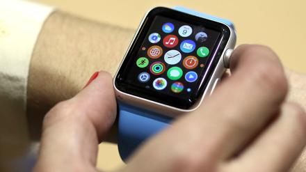 Schick. Die Apple-Watch wirbt mit dem Versprechen von Freiheit. Dabei ist es nichts anderes als eine elektronische Fußfessel am Handgelenk.