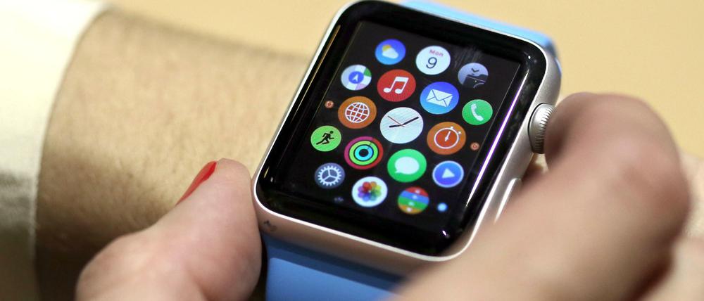 Schick. Die Apple-Watch wirbt mit dem Versprechen von Freiheit. Dabei ist es nichts anderes als eine elektronische Fußfessel am Handgelenk.