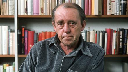 Der Unangepasste. Heinrich Böll in seiner Kölner Wohnung im Jahr 1977.