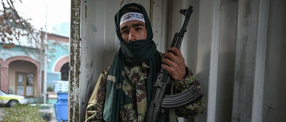 Ein Taliban-Kämpfer in Mazar-i-Sharif.