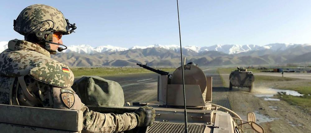 Bundeswehrsoldat in einem "Fuchs"-Panzer, in der Nähe von Feisabad, Afghanistan