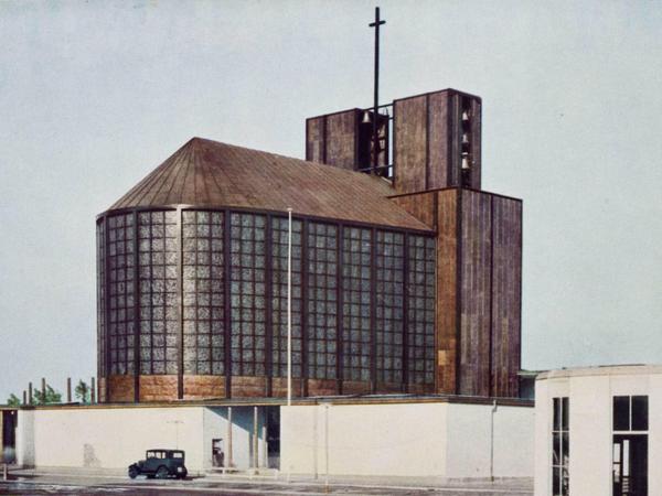 Doppeltürmige Stahlkirche auf der Ausstellung Pressa, Köln, 1928. Dem Architekten Otto Bartning (1883-1959) widmet die Akademie der Kuenste in Berlin erstmals eine Retrospektive. 