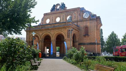 Das neue Exil-Museum soll hinter dem Portikus am Anhalter Bahnhof gebaut werden.