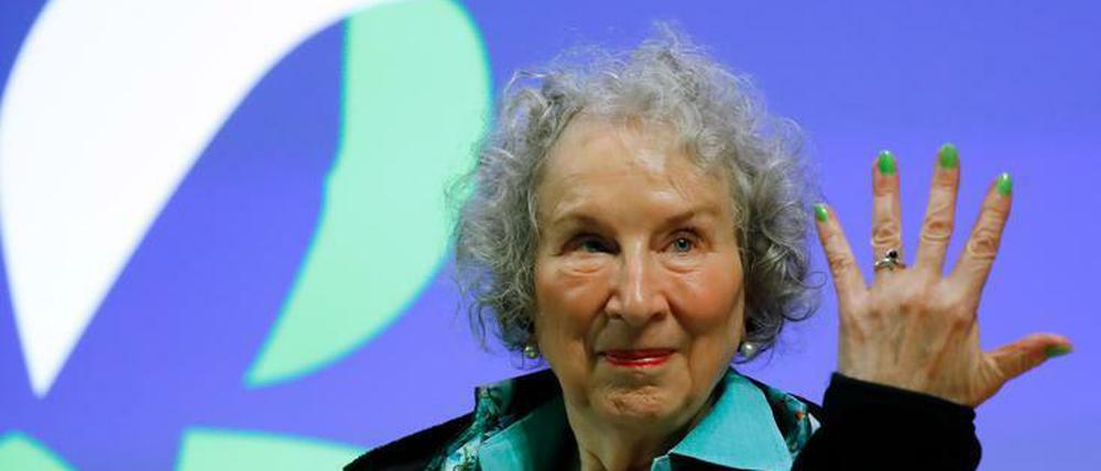 Eine Grande Dame hält Hof. Margaret Atwood bei der Pressekonferenz zu den "Zeuginnen" in London.