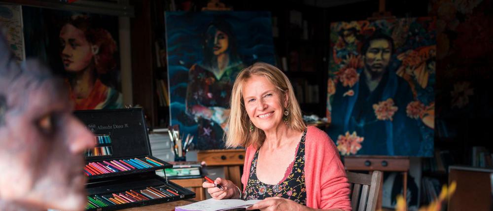 Die Autorin Cornelia Funke in ihrem Haus in Malibu in den USA