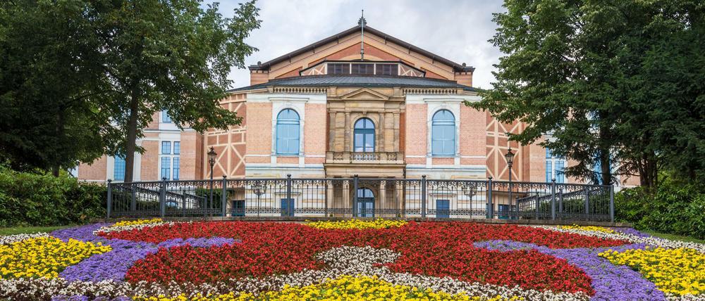 Wir müssen gar nicht draußen bleiben: Das Richard-Wagner-Festspielhaus in Bayreuth.