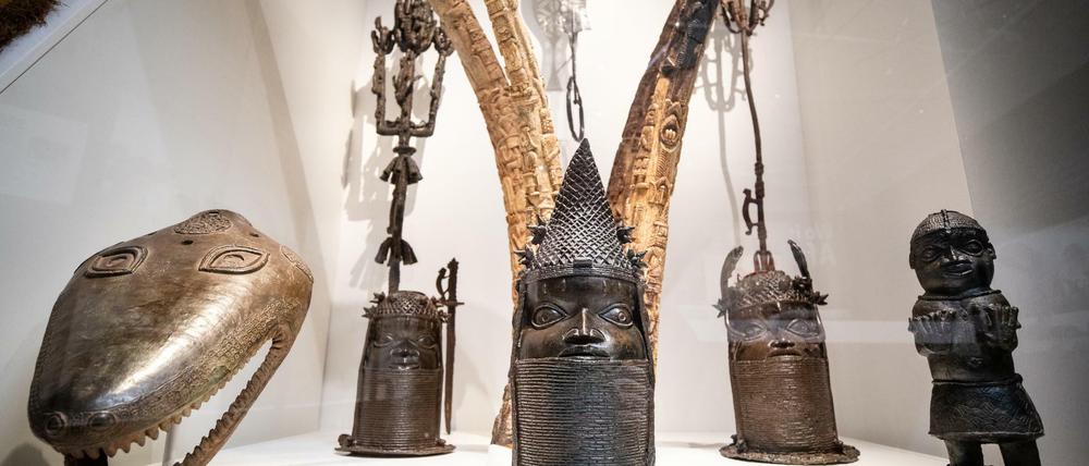Im nächsten Jahr sollen deutsche Museen erste Kunstschätze der als Raubgut geltenden Benin-Bronzen an Nigeria zurückgegeben. 