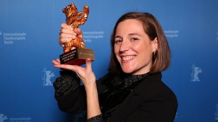 Die katalanische Regisseurin Carla Simón gewann den Goldenen Bären für ihren Wettbewerbsbeitrag "Alcarràs" .