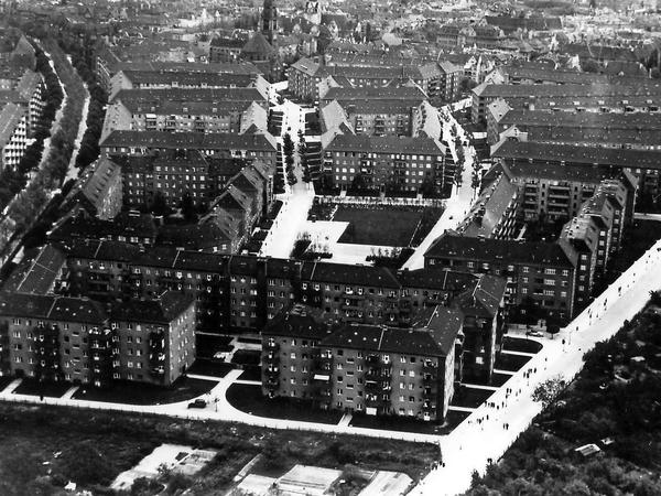 Luftaufnahme der Künstlerkolonie Wilmersdorf zwischen Suedwestkorso und Kreuznacher Straße, um 1928.