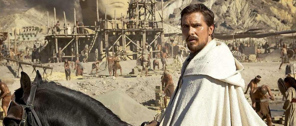 Ein Weißer als Moses: In Amerika erobert "Exodus" mit Christian Bale die Charts. In den sozialen Netzwerken wird über Rassismus in "Exodus" gestritten. 