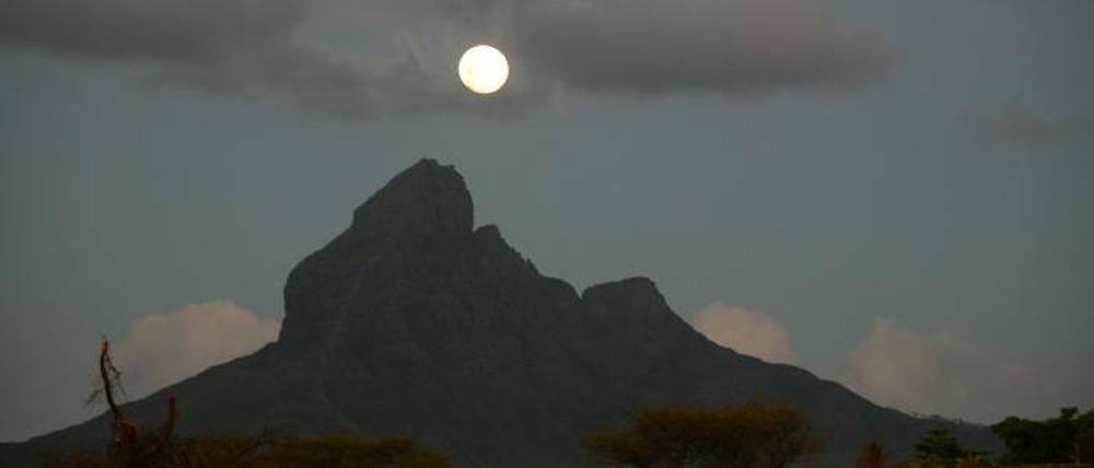 Wer muss unbedingt nach Mauritius reisen? Der Mond scheint doch überall.