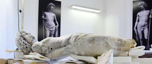 Wiedergeburt auf der Werkbank. Tullio Lombardos marmorner Schildträger in der Restaurierungswerkstatt des Bode Museums.