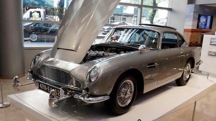 Gebraucht, wie neu. Für 6,4 Millionen US-Dollar wurder der Aston Martin von James Bond verkauft.