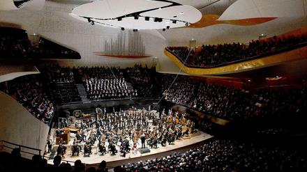 Blick in den Saal der Philharmonie de Paris beim Konzert der Berliner Philharmoniker.