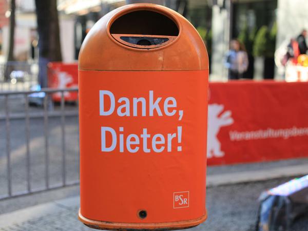 Auch die BSR sagt "Danke, Dieter!". Mit Mülleimern am Potsdamer Platz.