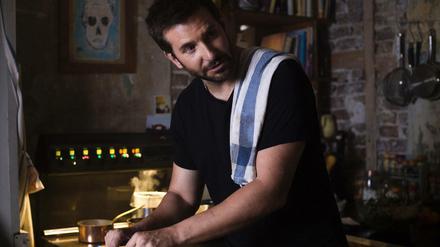 Genie am Kochtopf. Adam Jones (Bradley Cooper) eröffnet, von der Drogensucht genesen, in London ein eigenes Restaurant.
