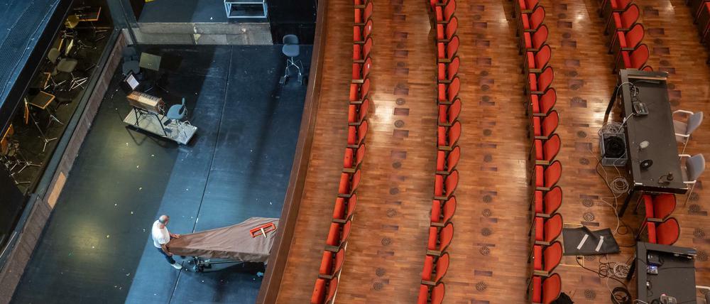 Kultur am Abgrund? Die Oper des Staatstheaters Nürnberg ist wie alle Bühnenhäuser in Deutschland sei Anfang November wieder geschlossen. 