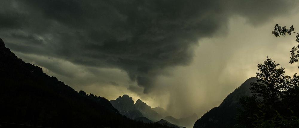 Dunkle Wolken ziehen über der Steiermark auf