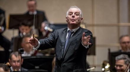 Er bleibt Chef. Daniel Barenboim wird bis 2027 als Generalmusikdirektor der Staatsoper Unter den Linden amtieren.