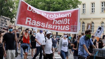 Demonstration gegen Rassismus und zum Gedenken der Opfer von Hanau. 