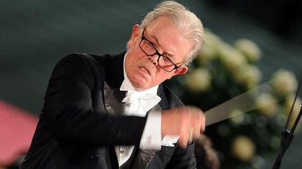 Enoch zu Guttenberg dirigiert 2010 eine Requiem-Messe von Giuseppe Verdi zu Ehren des Papstes. 