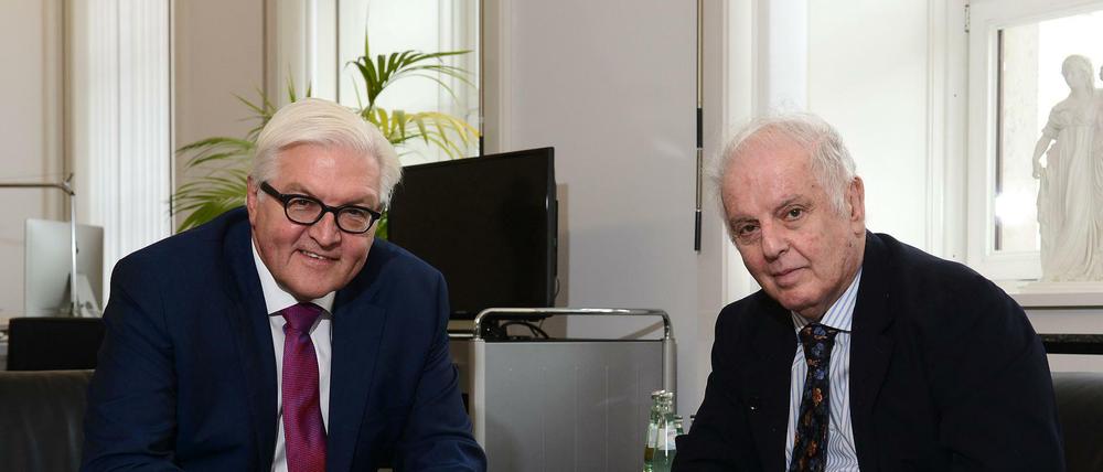 Zwei, die sich verstehen. Außenminister Frank-Walter Steinmeier und Daniel Barenboim beim Interview im Auswärtigen Amt.