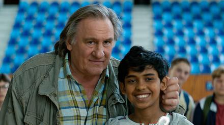 Schach-Champion Sylvian (Gérard Depardieu) hat eigenwillige Lernhilfen für seinen jungen Schützling Fahim (Assad Ahmed).