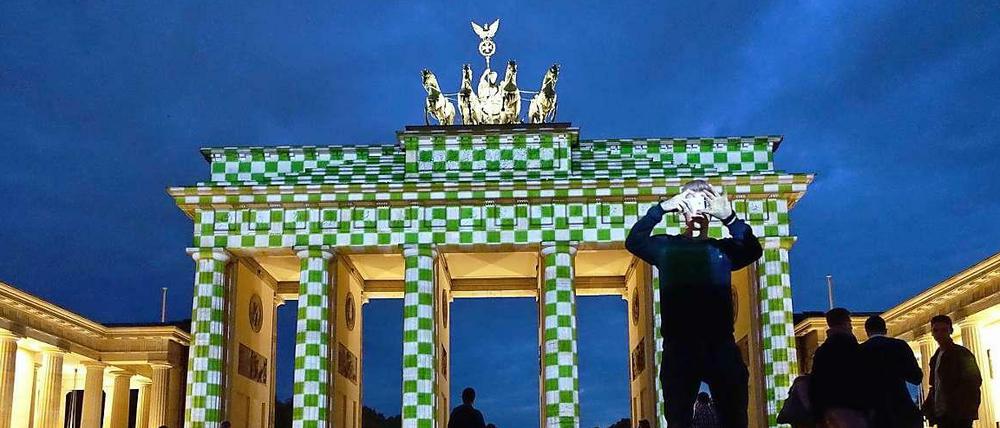Berlin im Oktober. Auch im Herbst zieht die Stadt zahlreiche Touristen an, zum Beispiel mit dem Festival "Berlin leuchtet". 