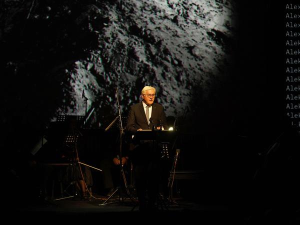 Frank-Walter Steinmeier hält eine Rede zum Gedenken.