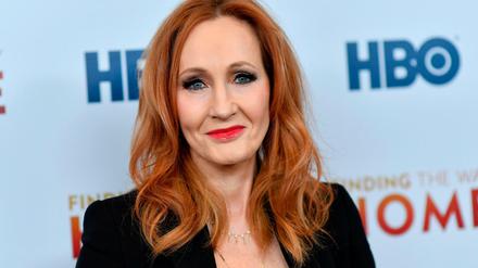 Die britische Autorin J. K. Rowling wurde wegen ihrer Aussagen in der Genderdebatte kritisiert.