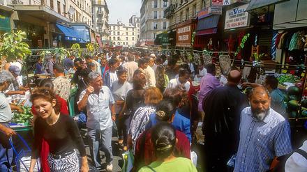Der Straßenmarkt auf der rue Aligre südlich der Metrostation Bastille