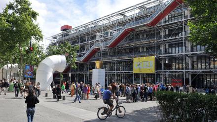 Wirkungsstätte Centre Pompidou. Ab 2003 leitete Bernard Stiegler das dem Centre angegliederte Forschungsinstitut für Akustik und Musik, später die Abteilung kulturelle Entwicklung.
