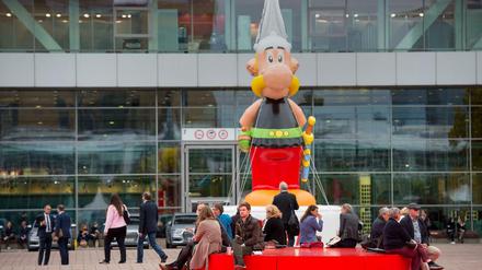 Ein Gallier in Germanien: Diese Asterix-Figur begrüßt bis Sonntag die Besucher des Frankreich-Pavillons der Frankfurter Buchmesse. 