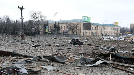 Der verwüstete Friedensplatz von Charkiw.