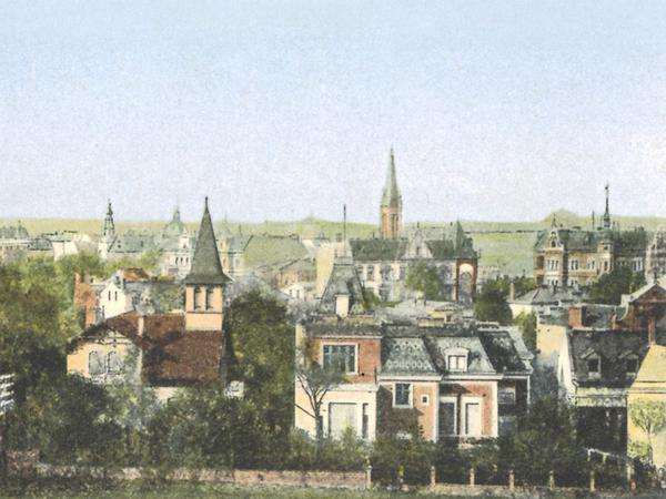 Panorama von Friedenau um 1900. Ganz rechts ist der Giebel des Hauses Fregestraße 19 im Anschnitt zu sehen. 