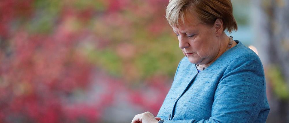 Die Zeit läuft. Angela Merkel wartet auf Staatsgäste.