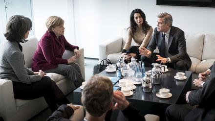 Bundeskanzlerin Angela Merkel hat George Clooney und seine Frau Amal im Kanzleramt empfangen. Harald Martenstein bringt das auf ein paar Ideen.