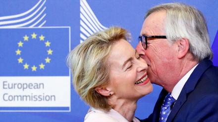 Der scheidende Kommissionspräsident Jean-Claude Juncker mit seiner designierten Nachfolgerin Ursula von der Leyen.